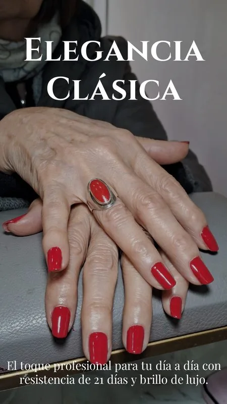 Manicuría con esmalte clásico OPI en CB Stylo Belleza, Villa Crespo